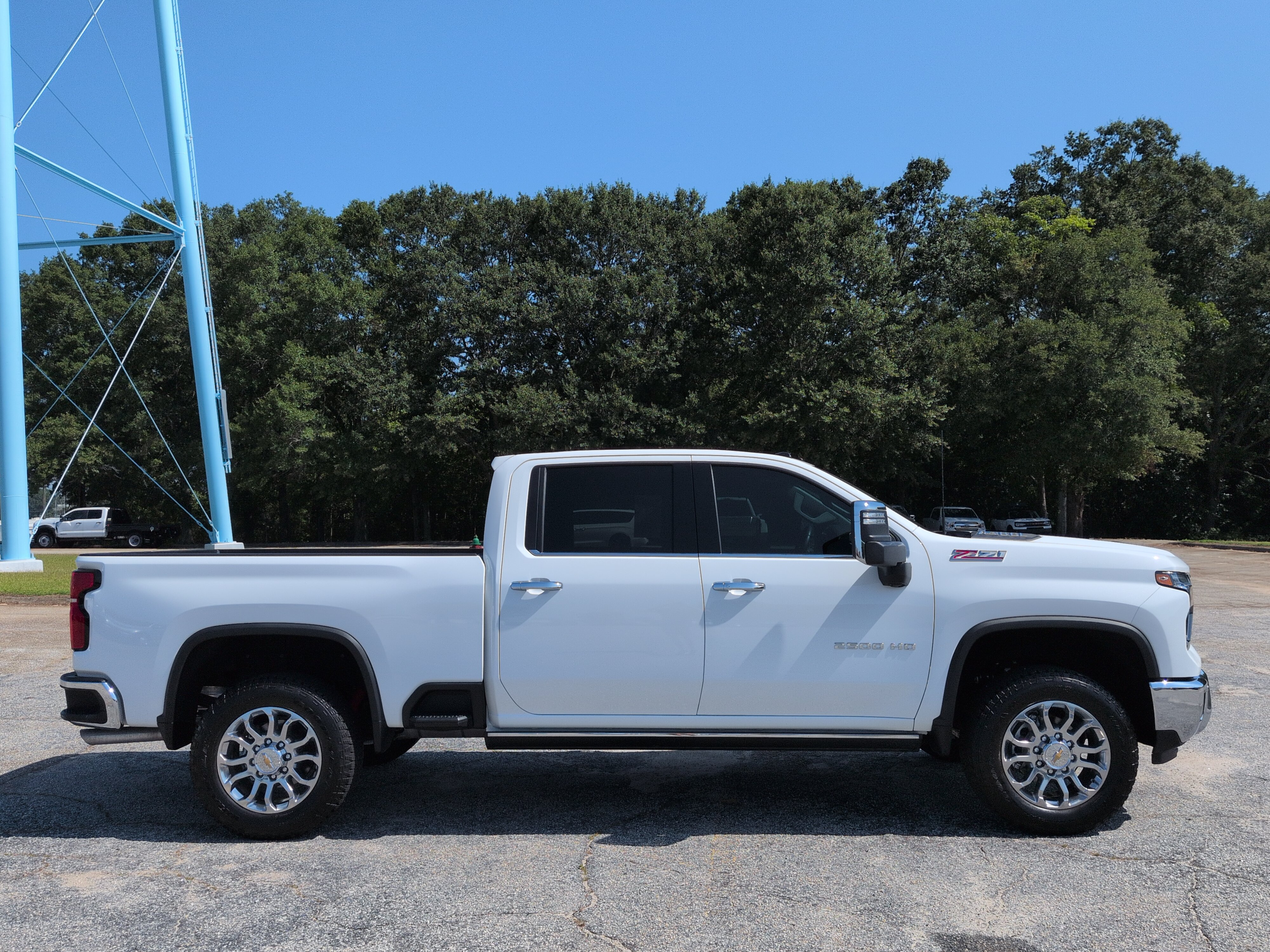 Used 2025 Chevrolet Silverado 2500 LTZ w/ LTZ Premium Package AWD/4WD image 2