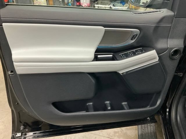 Certified 2025 Ford Expedition Platinum AWD/4WD image 5
