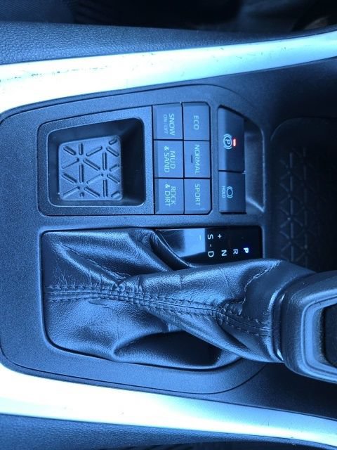 Used 2022 Toyota RAV4 LE AWD/4WD image 27