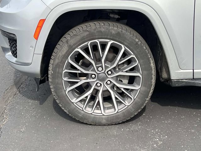 Used 2022 Jeep Grand Cherokee L Summit AWD/4WD image 3