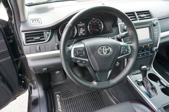 Used 2017 Toyota Camry SE FWD image 9