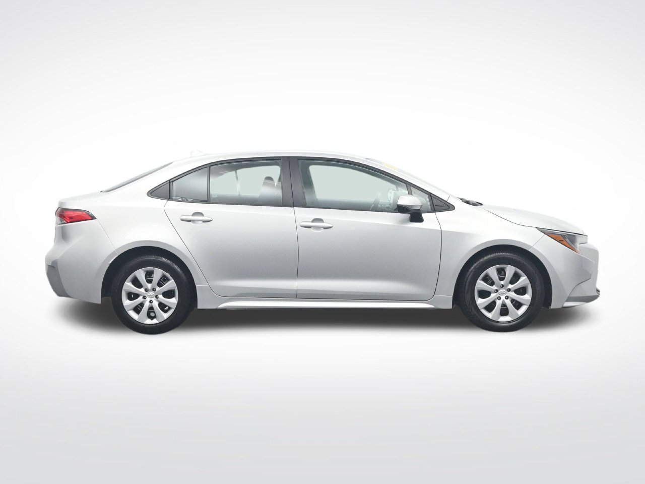 Used 2024 Toyota Corolla LE FWD image 4