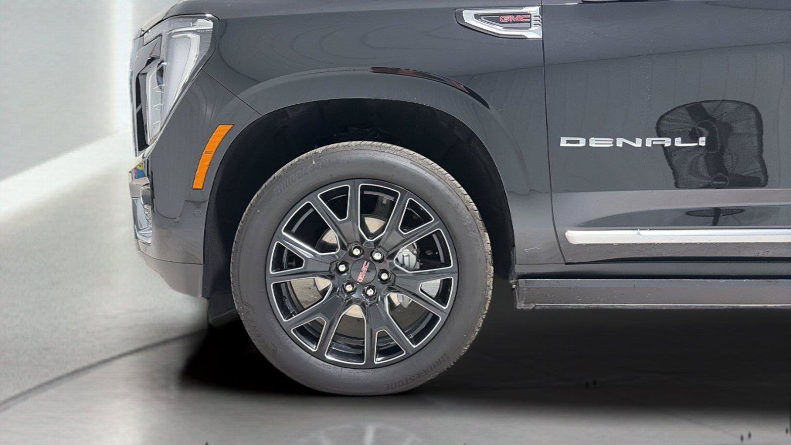 Used 2026 GMC Yukon Denali w/ Sun & Power Step Package AWD/4WD image 30