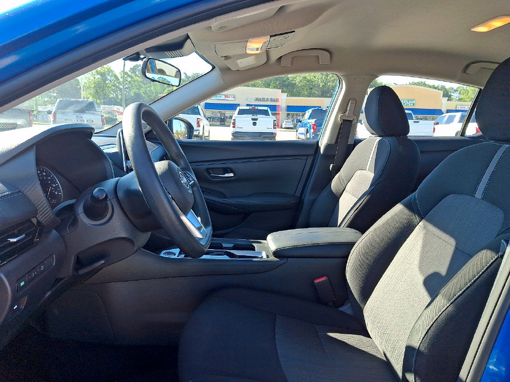 Used 2025 Nissan Sentra SV FWD image 12