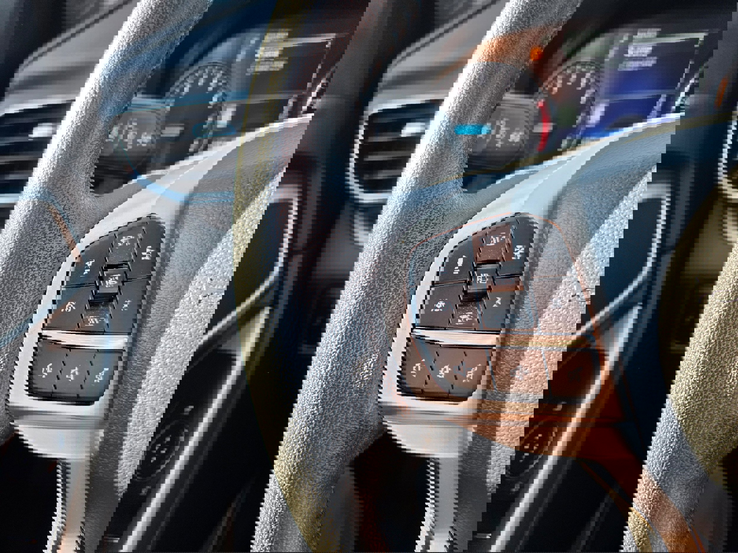 Certified 2022 Ford Explorer XLT w/ Equipment Group 202A image 15