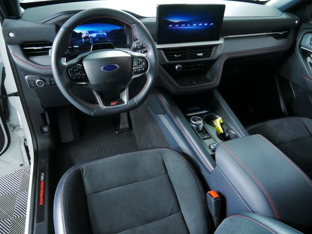 Certified 2025 Ford Explorer ST AWD/4WD image 4