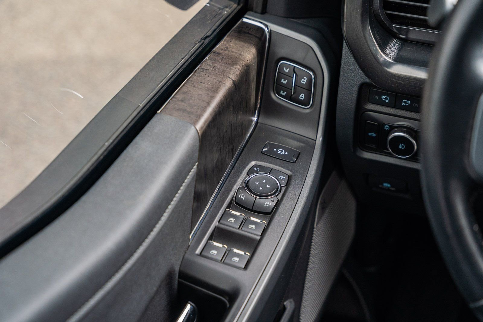 Certified 2024 Ford F350 Lariat image 39