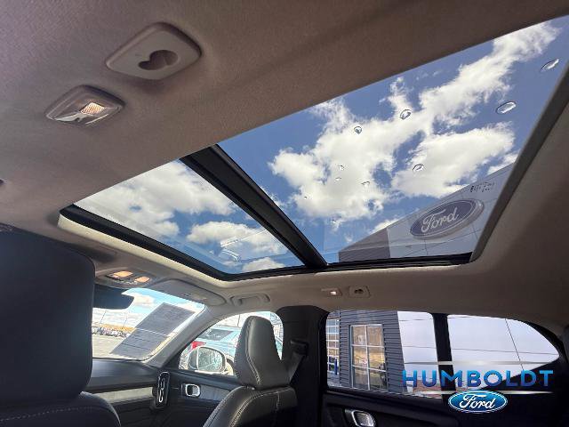 Used 2024 Volvo XC40 B5 Ultimate w/ Protection Package Premier image 23