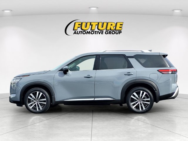 Used 2024 Nissan Pathfinder Platinum w/ Cargo Package FWD image 7