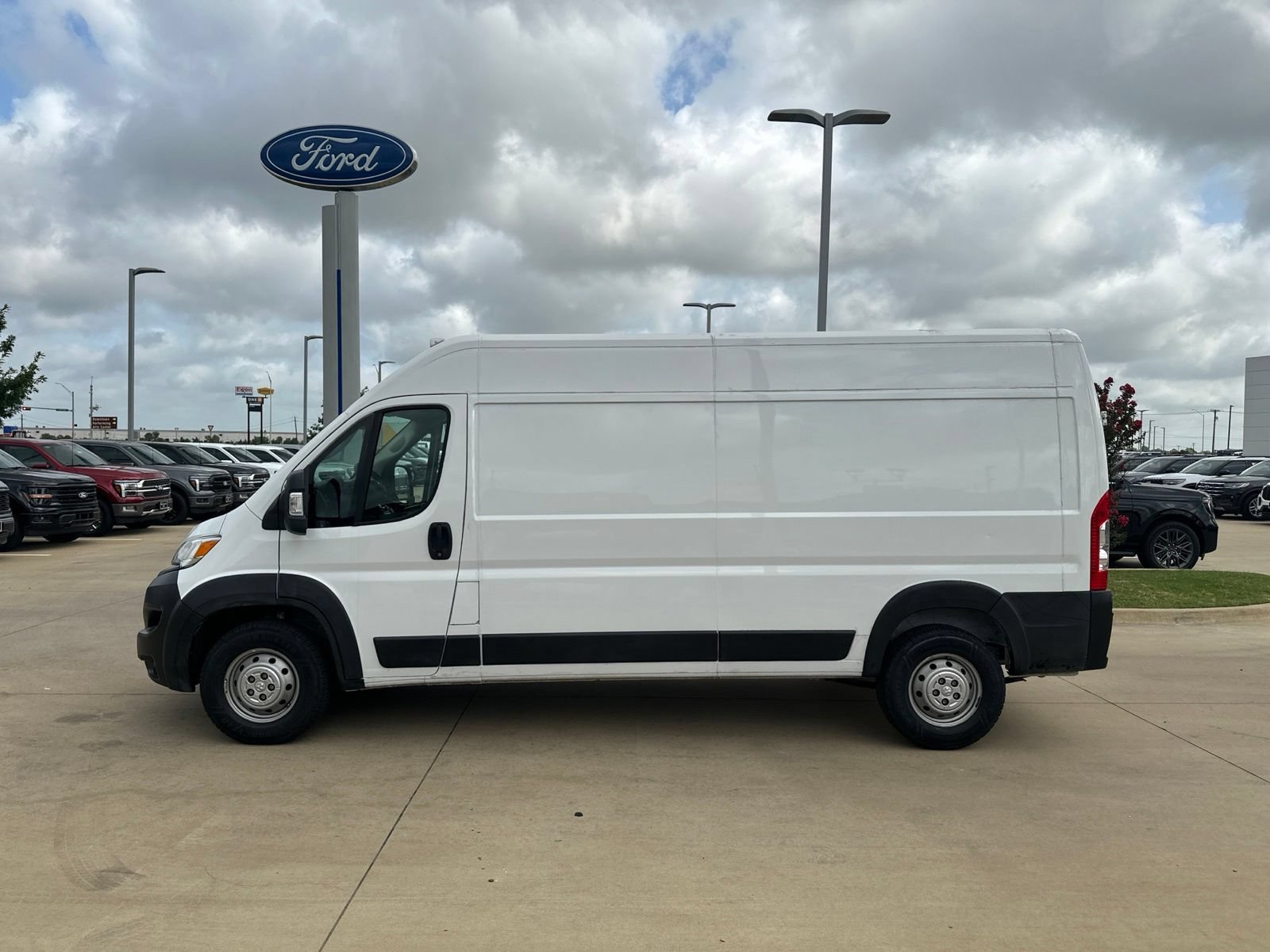Used 2023 RAM ProMaster 2500 w/ Premium Convenience Group (B) FWD image 2