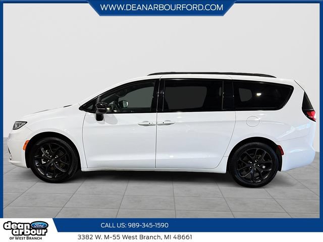 Used 2025 Chrysler Pacifica Limited FWD image 5