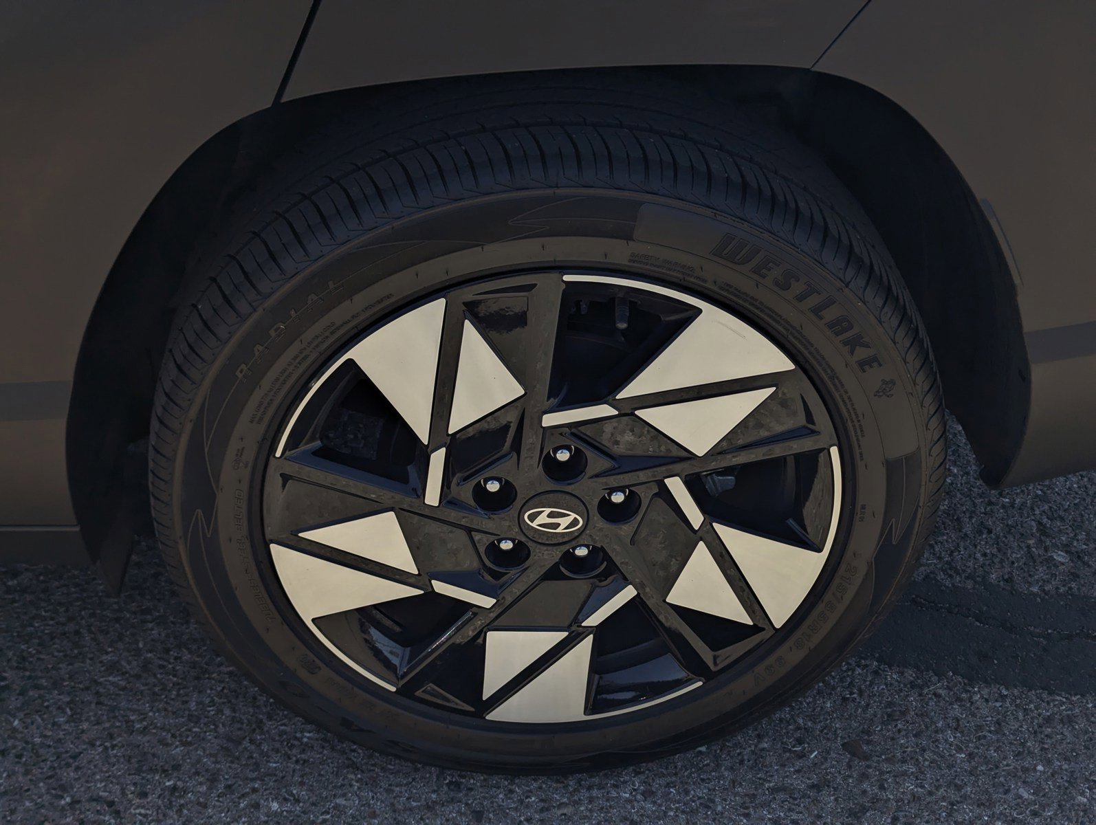 Used 2024 Hyundai Kona SEL FWD image 7
