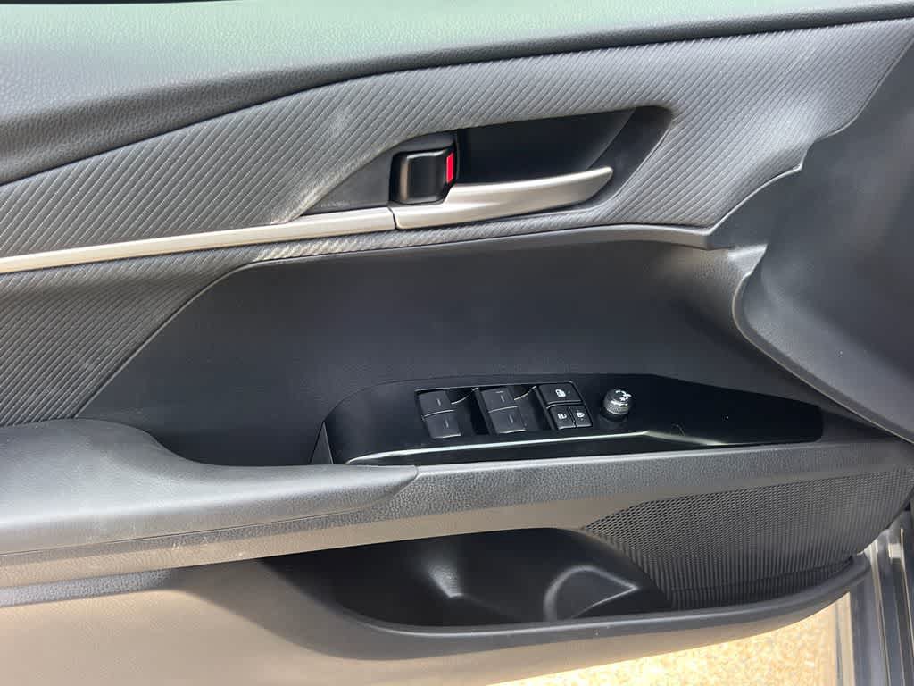 Used 2025 Toyota Camry SE w/ Convenience Package FWD image 10