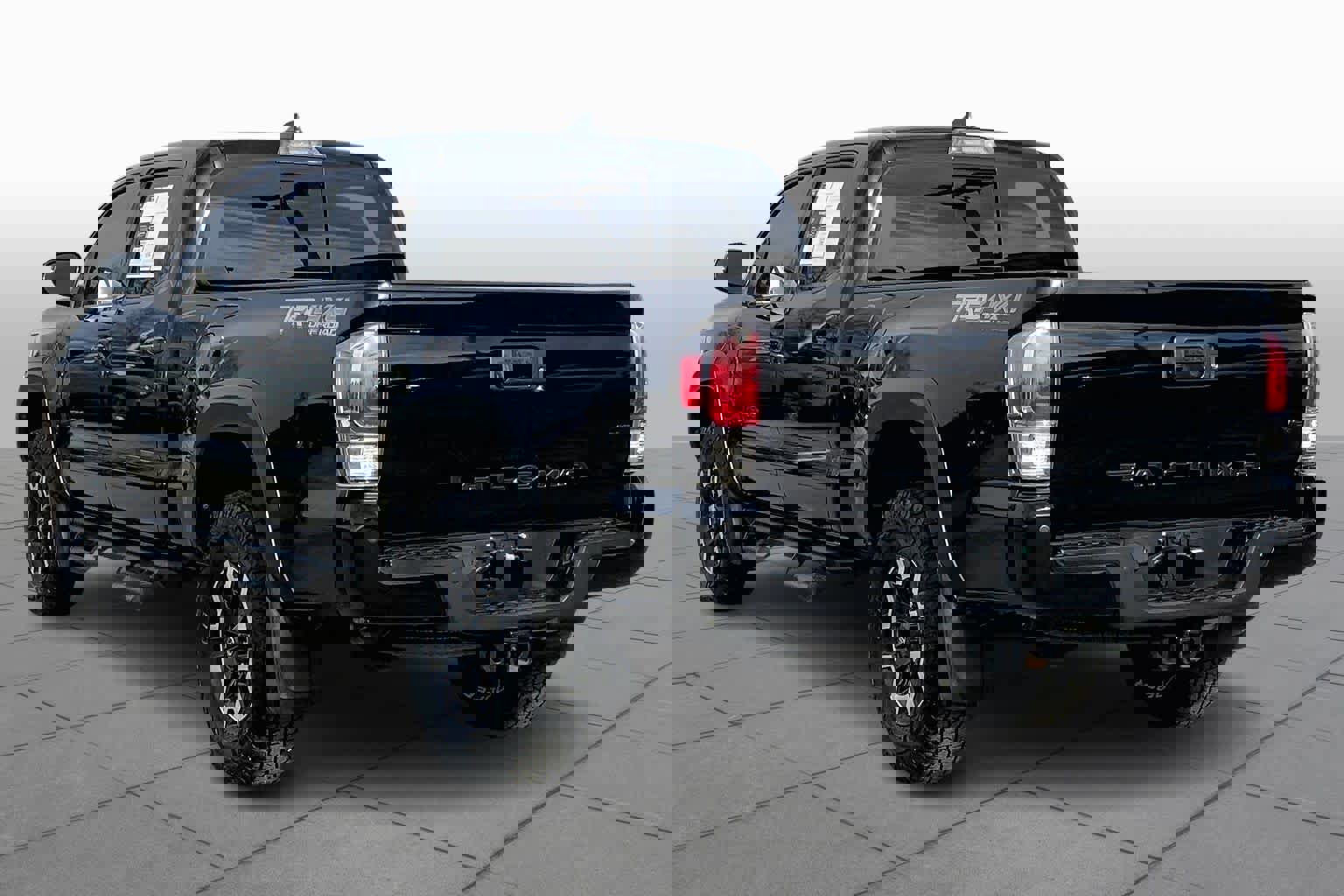 Used 2021 Toyota Tacoma TRD Off-Road w/ Technology Package image 2