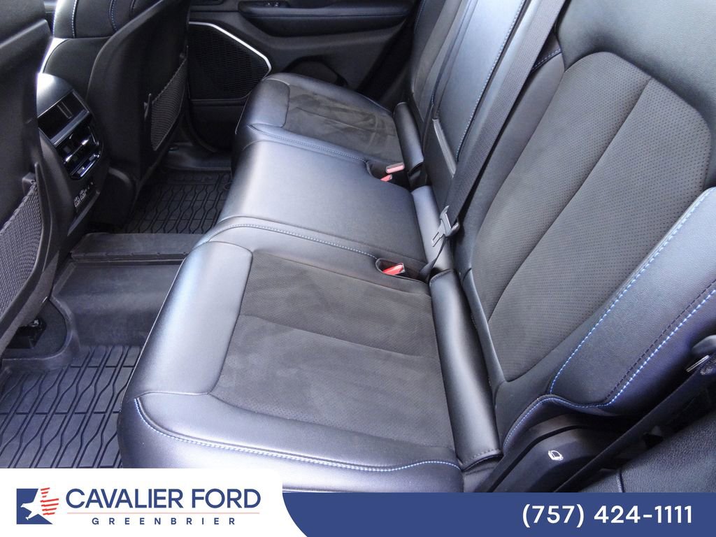 Used 2024 Jeep Grand Cherokee Trailhawk w/ Advanced Protech Group II AWD/4WD image 8