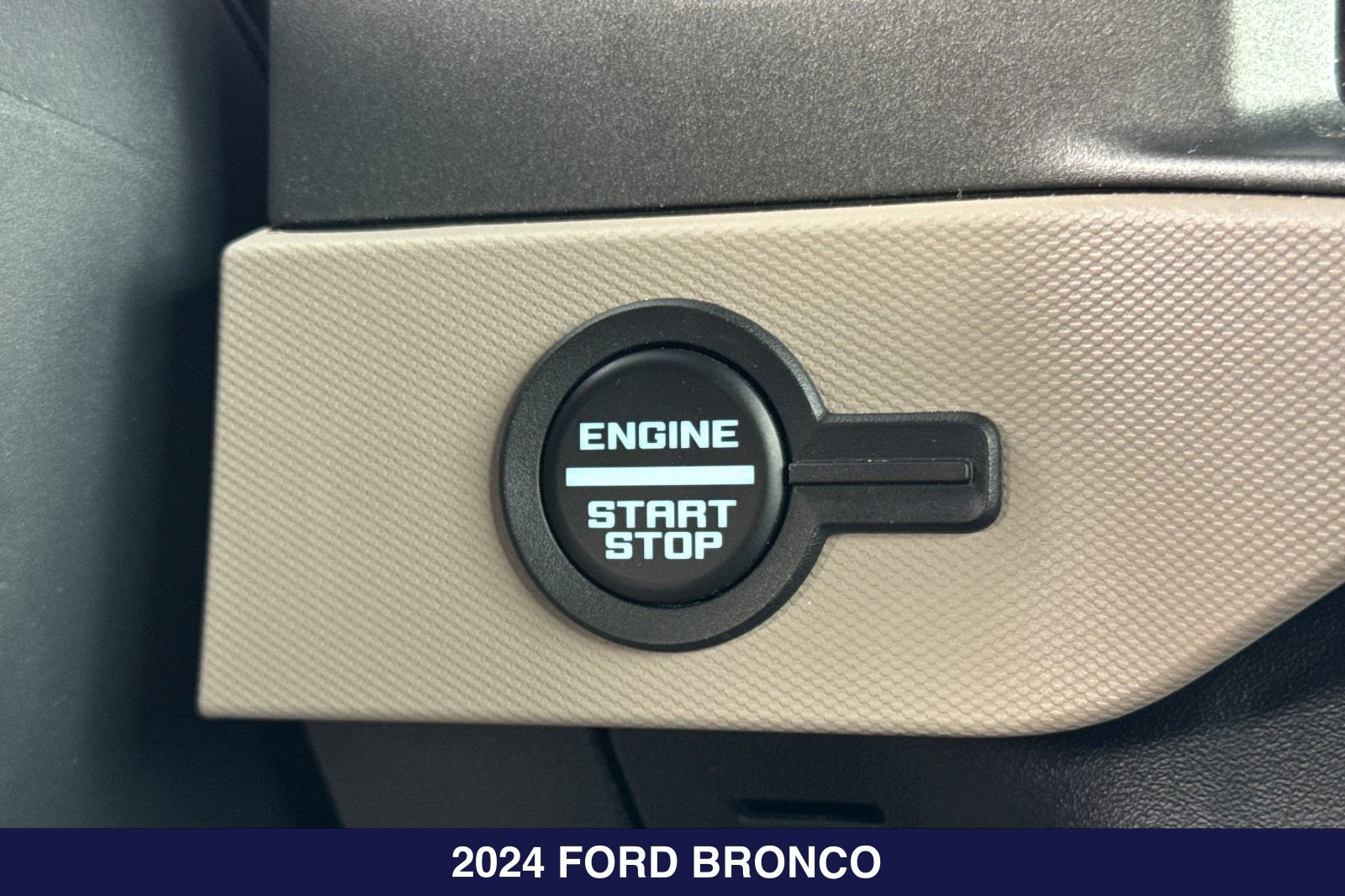 Certified 2024 Ford Bronco Wildtrak AWD/4WD image 25