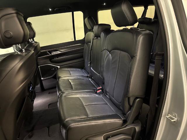 Used 2024 Jeep Wagoneer L Series II RWD image 31