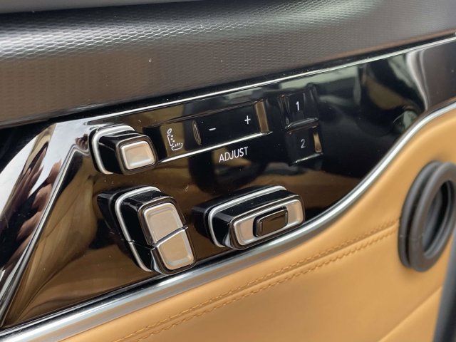 Used 2024 Jeep Grand Wagoneer Series III w/ Rear Seat Video Group 1 AWD/4WD image 18