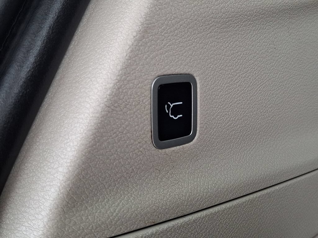 Used 2024 Chrysler Pacifica Touring-L FWD image 31