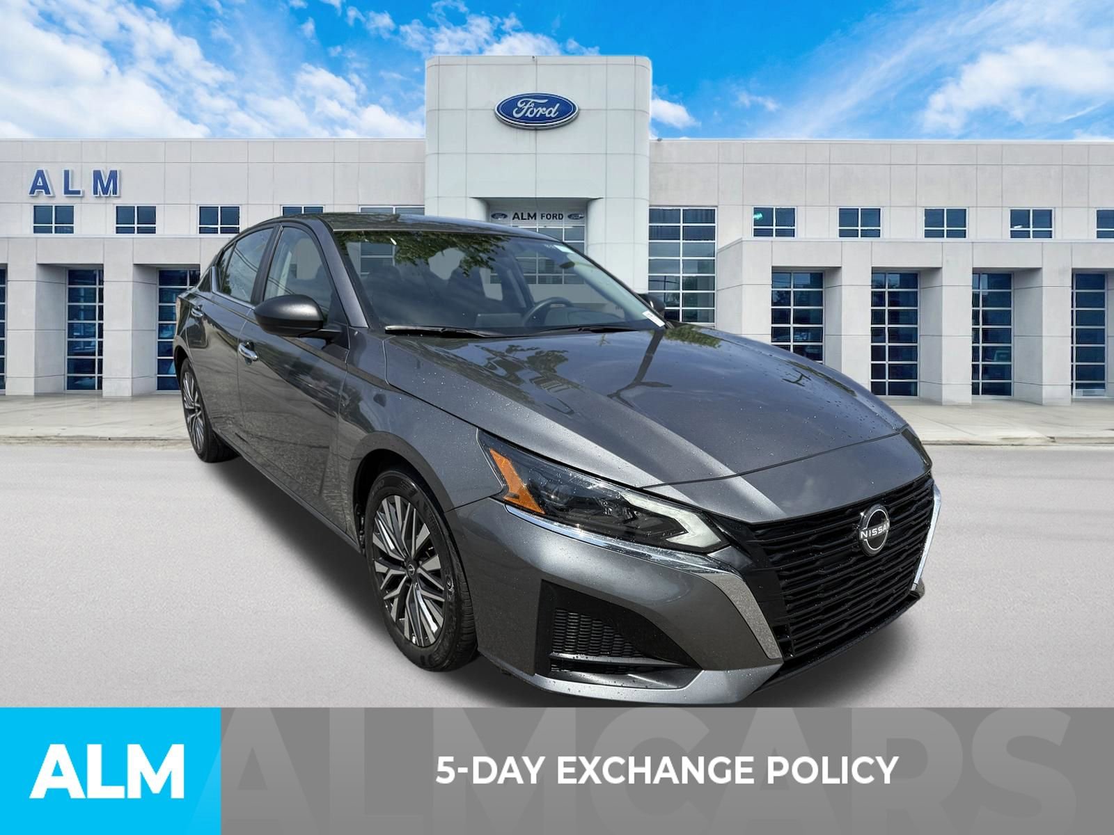 Used 2025 Nissan Altima 2.5 SV FWD image 3