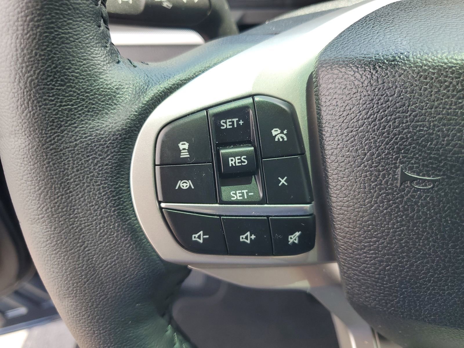 Certified 2022 Ford Explorer XLT w/ Equipment Group 202A RWD image 19