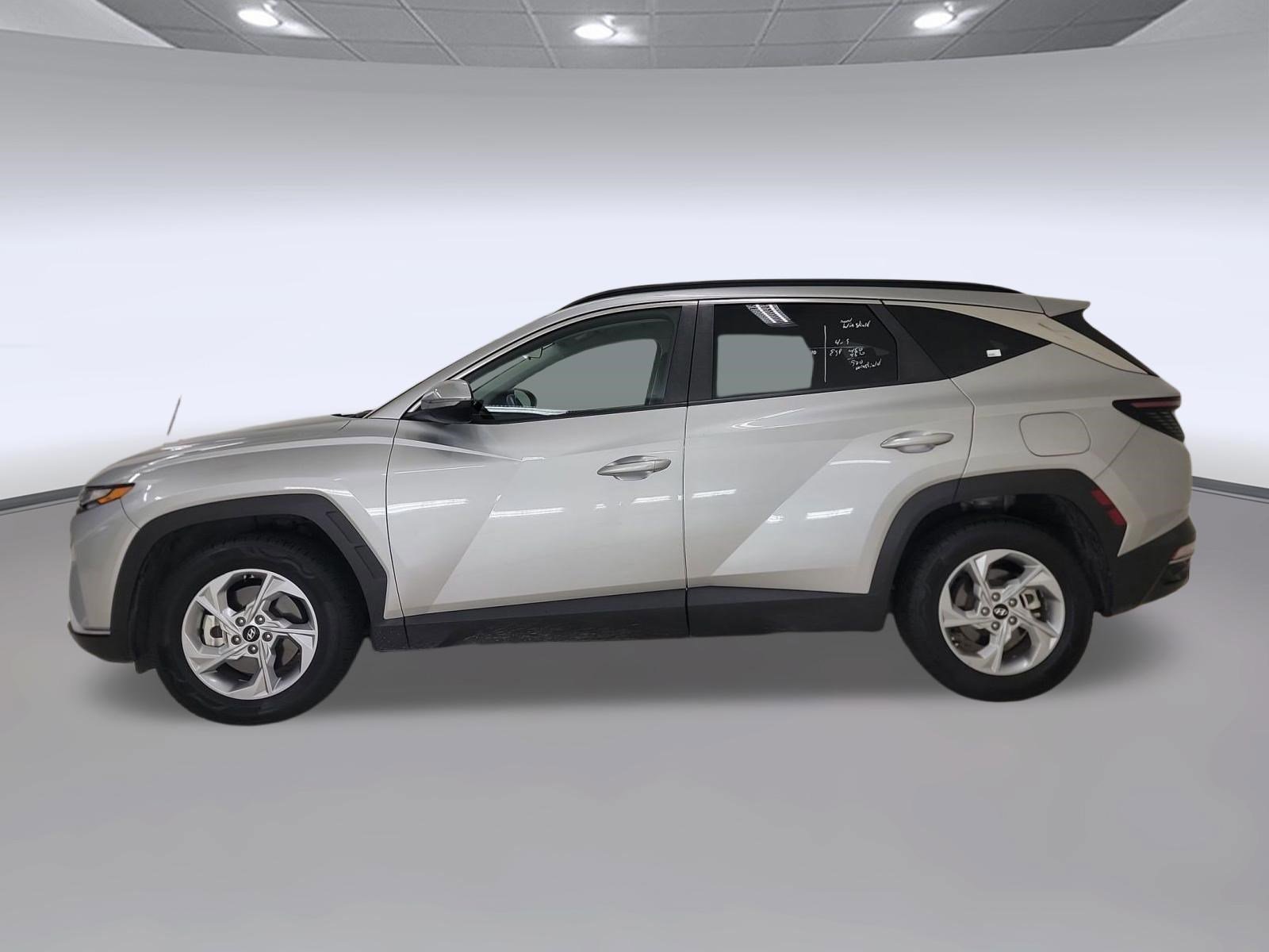 Used 2023 Hyundai Tucson SEL FWD image 2