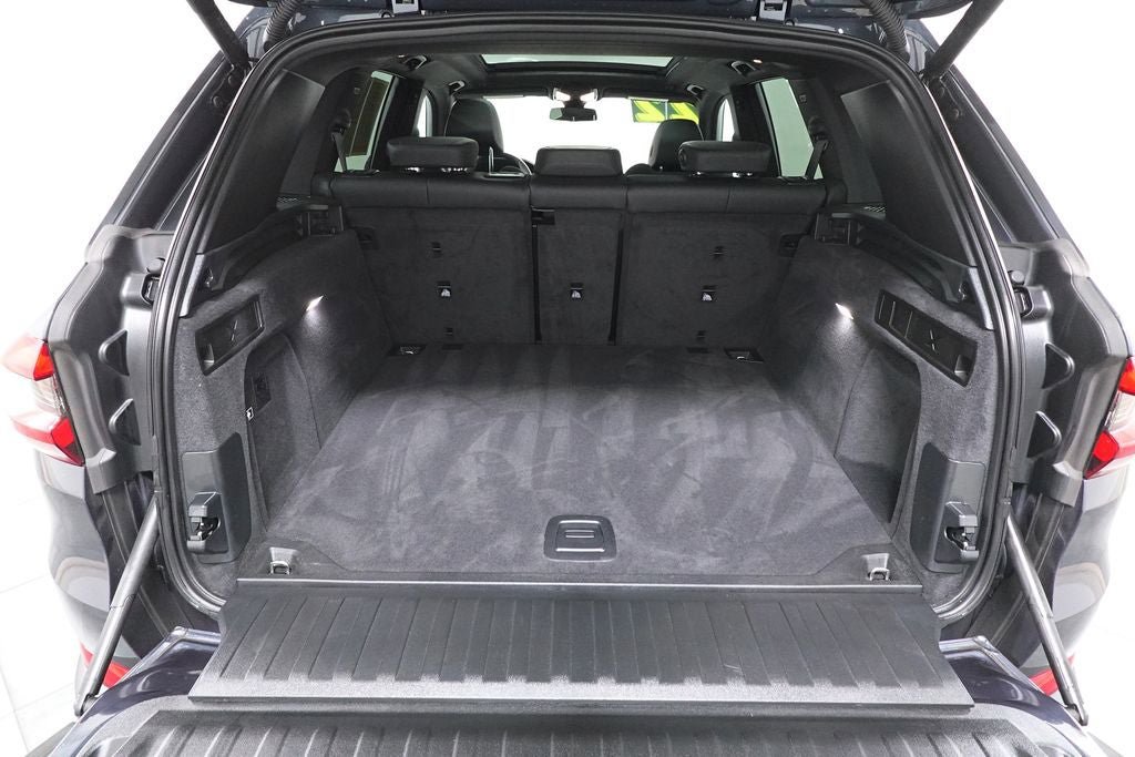Used 2022 BMW X5 xDrive40i w/ Parking Assistance Package AWD/4WD image 28