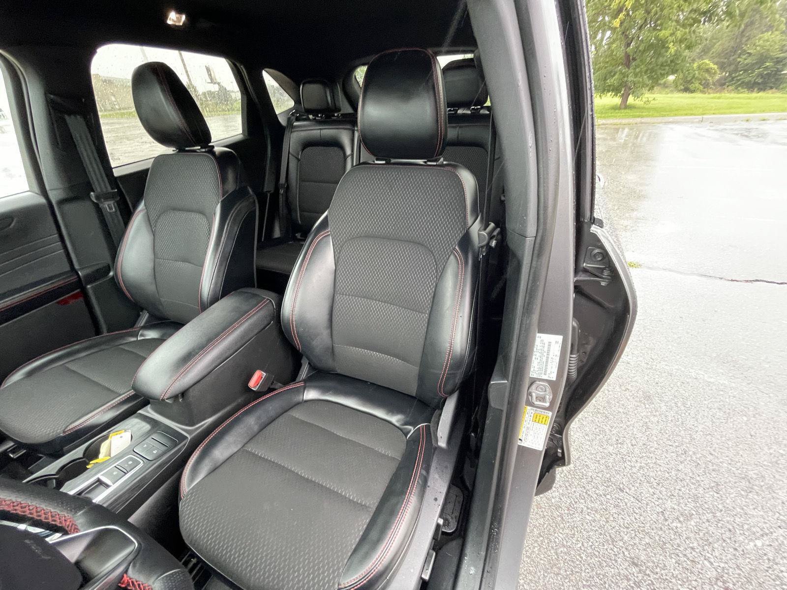 Certified 2025 Ford Escape ST-Line Select AWD/4WD image 18