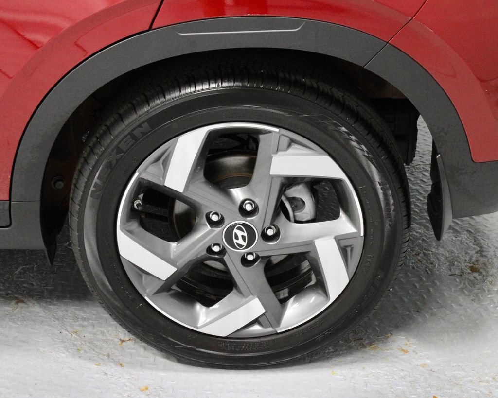 Used 2025 Hyundai Venue SEL FWD image 18
