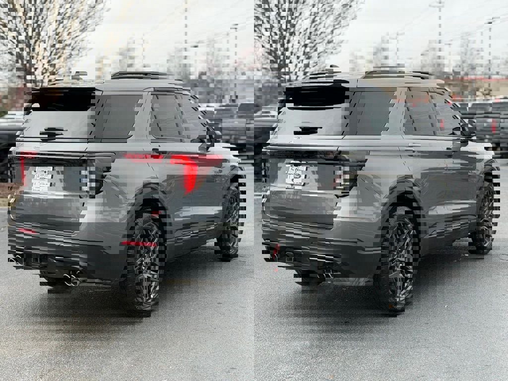Certified 2025 Ford Explorer ST image 3