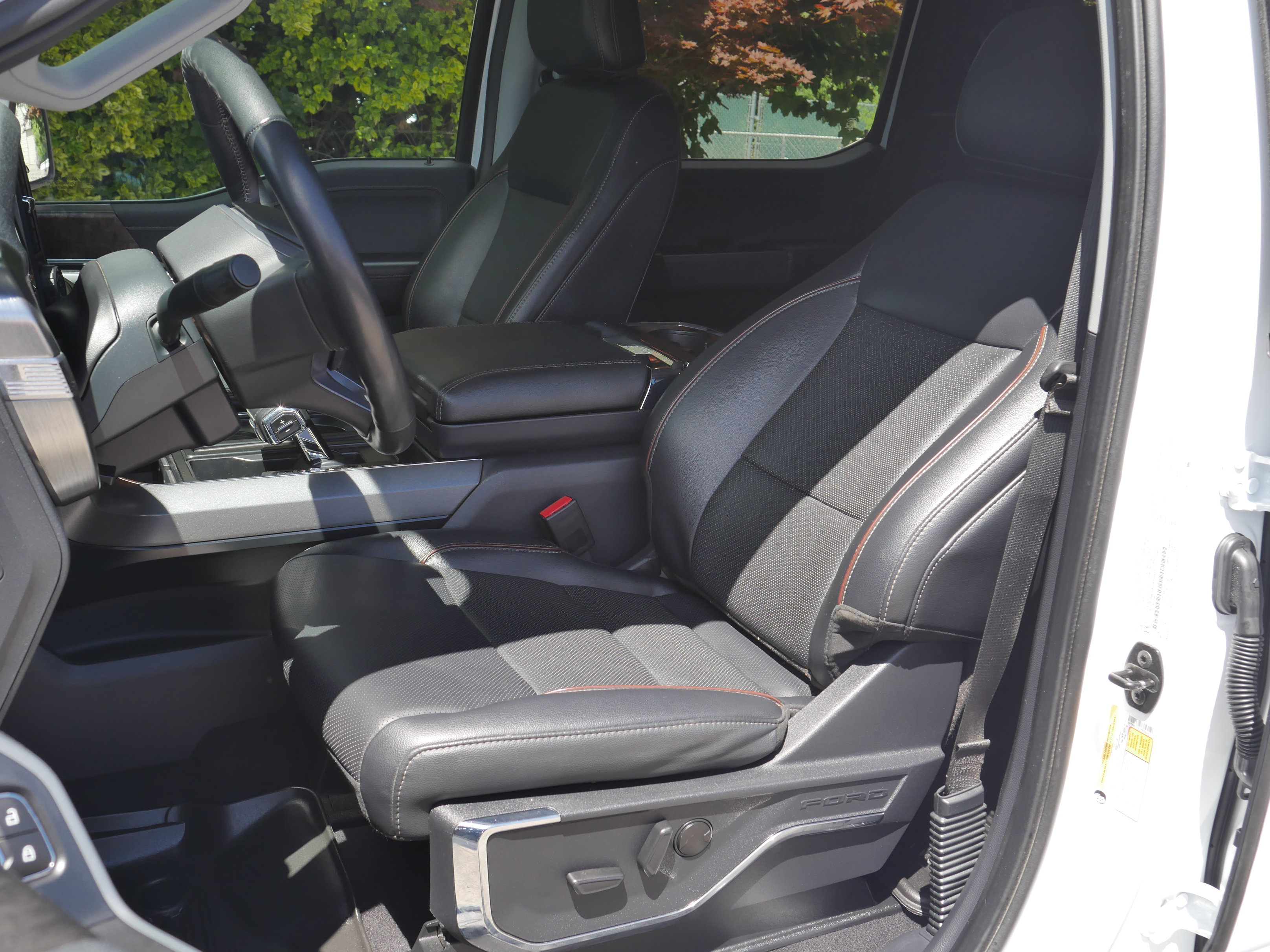 Certified 2023 Ford F150 Lariat w/ FX4 Off-Road Package AWD/4WD image 37