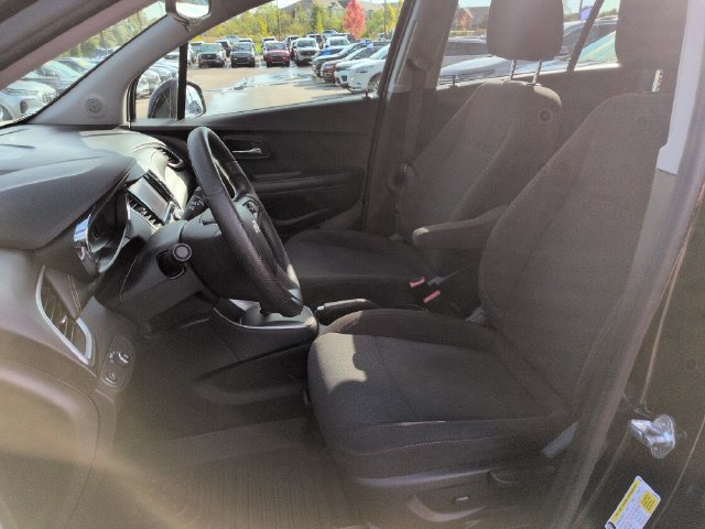 Used 2022 Chevrolet Trax LS w/ Tint and Cruise Package AWD/4WD image 25