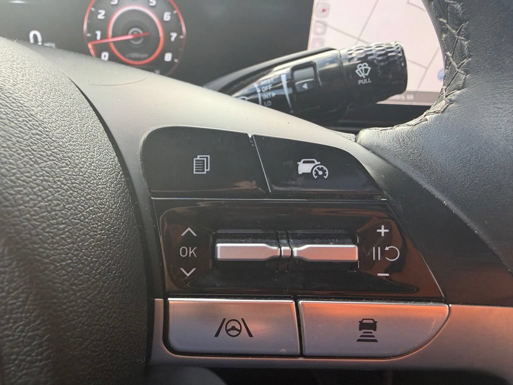 Used 2025 Hyundai Elantra SEL FWD image 14
