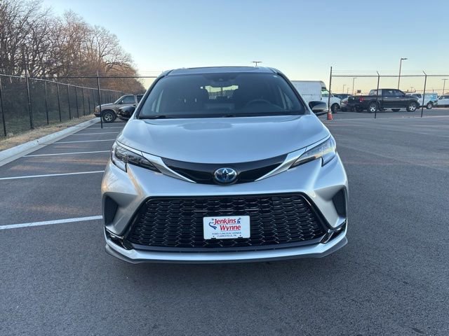 Used 2024 Toyota Sienna XSE image 7