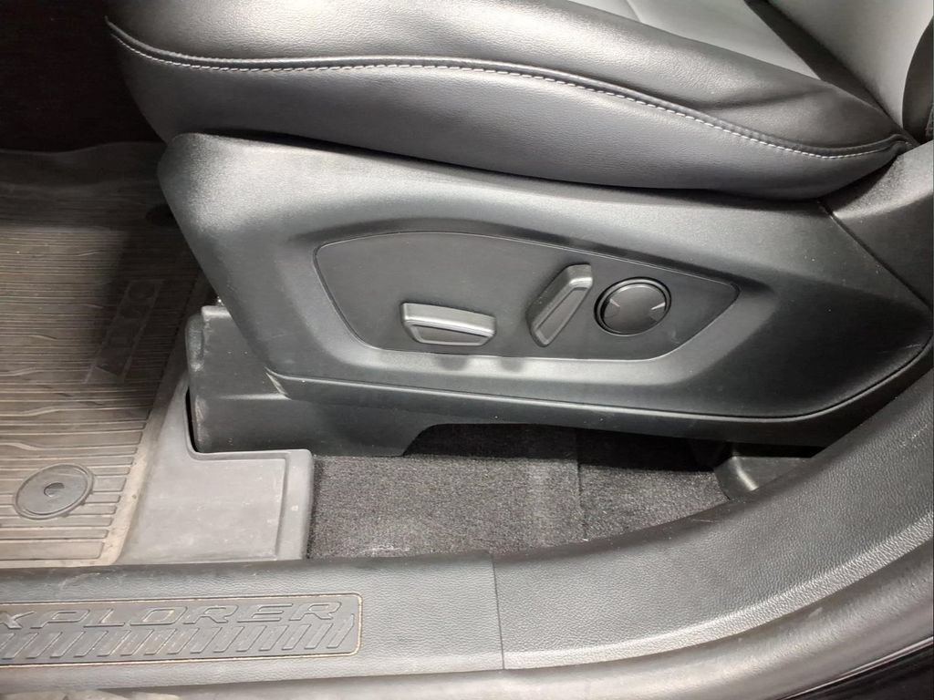 Certified 2023 Ford Explorer XLT w/ Equipment Group 202A AWD/4WD image 9