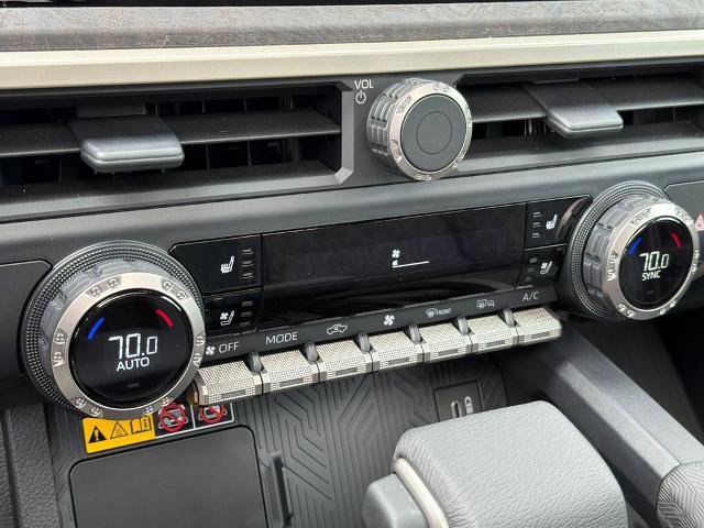 Used 2024 Toyota Tacoma Limited w/ Limited Package (LT) AWD/4WD image 18