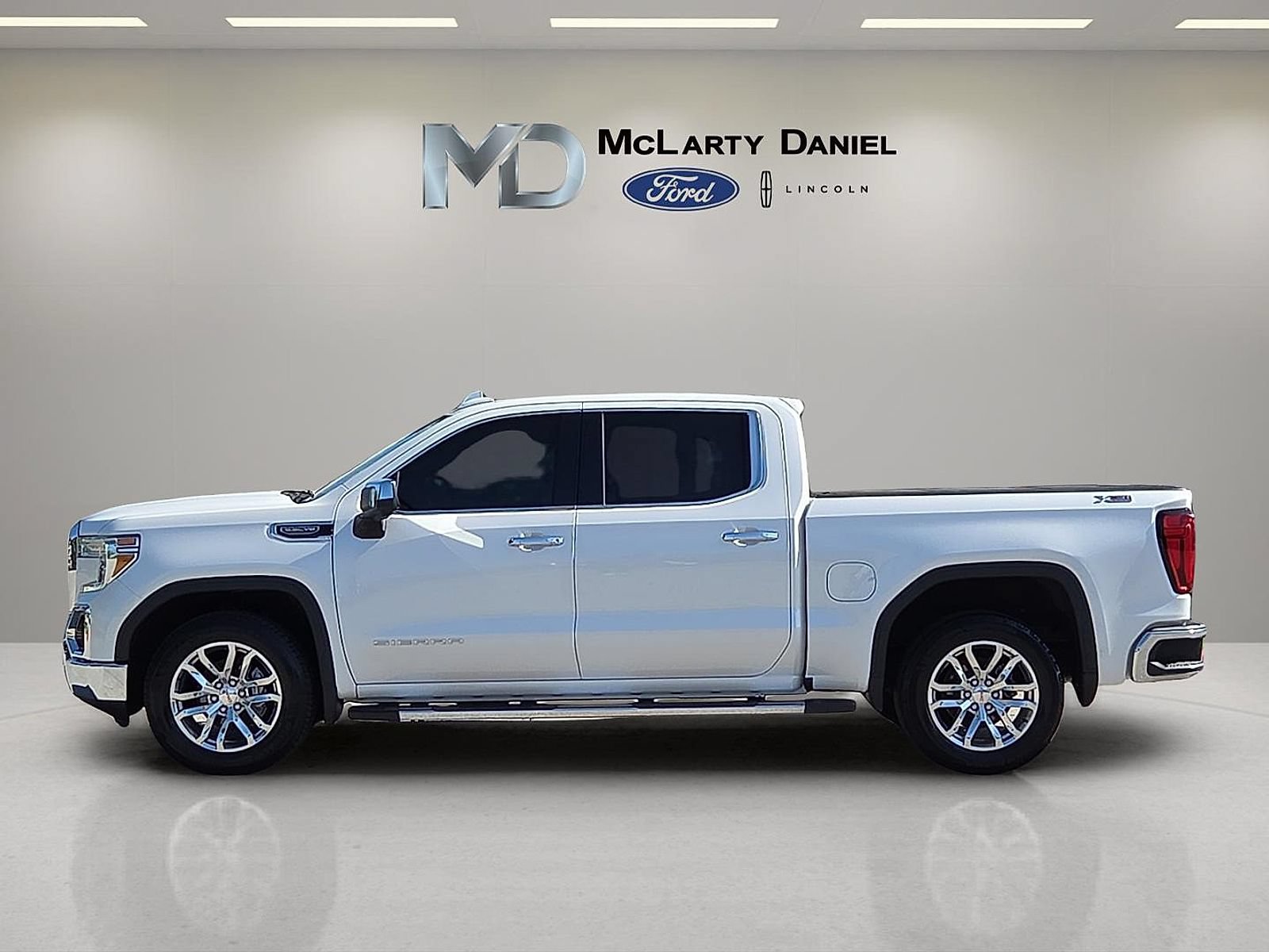 Used 2021 GMC Sierra 1500 SLT AWD/4WD image 3