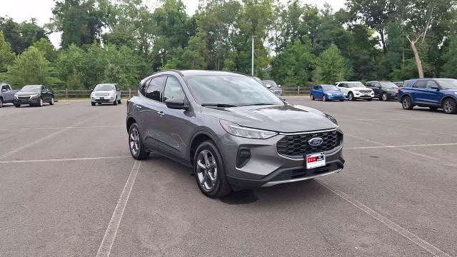 Certified 2026 Ford Escape ST-Line AWD/4WD image 2