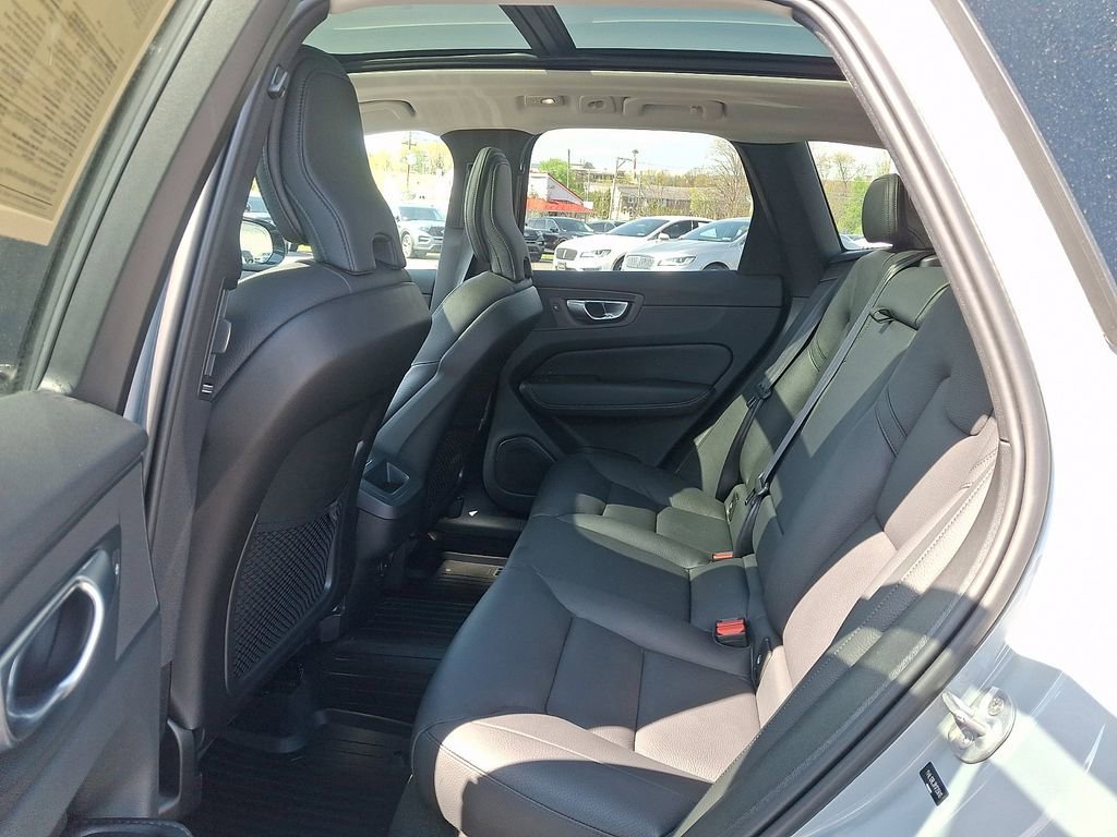 Used 2024 Volvo XC60 B5 Plus w/ Protection Package Premier AWD/4WD image 10
