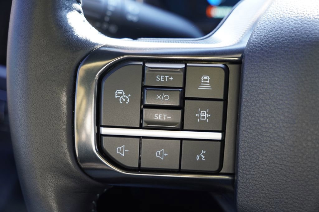 Certified 2025 Ford F450 Platinum w/ FX4 Off-Road Package image 38