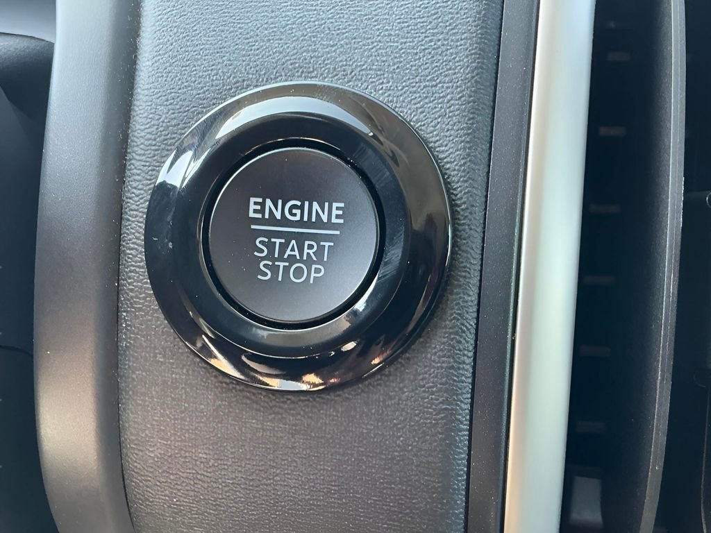 Certified 2025 Ford Expedition Active AWD/4WD image 37