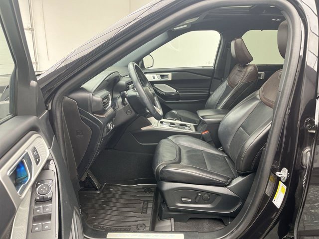 Certified 2023 Ford Explorer Platinum w/ Technology Package AWD/4WD image 3