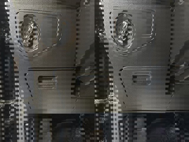 Used 2024 Volkswagen Tiguan SE image 25