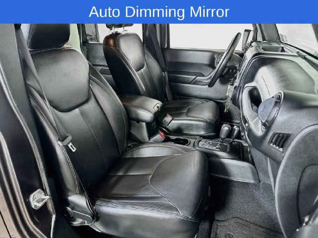 Used 2017 Jeep Wrangler Unlimited Sahara AWD/4WD image 15