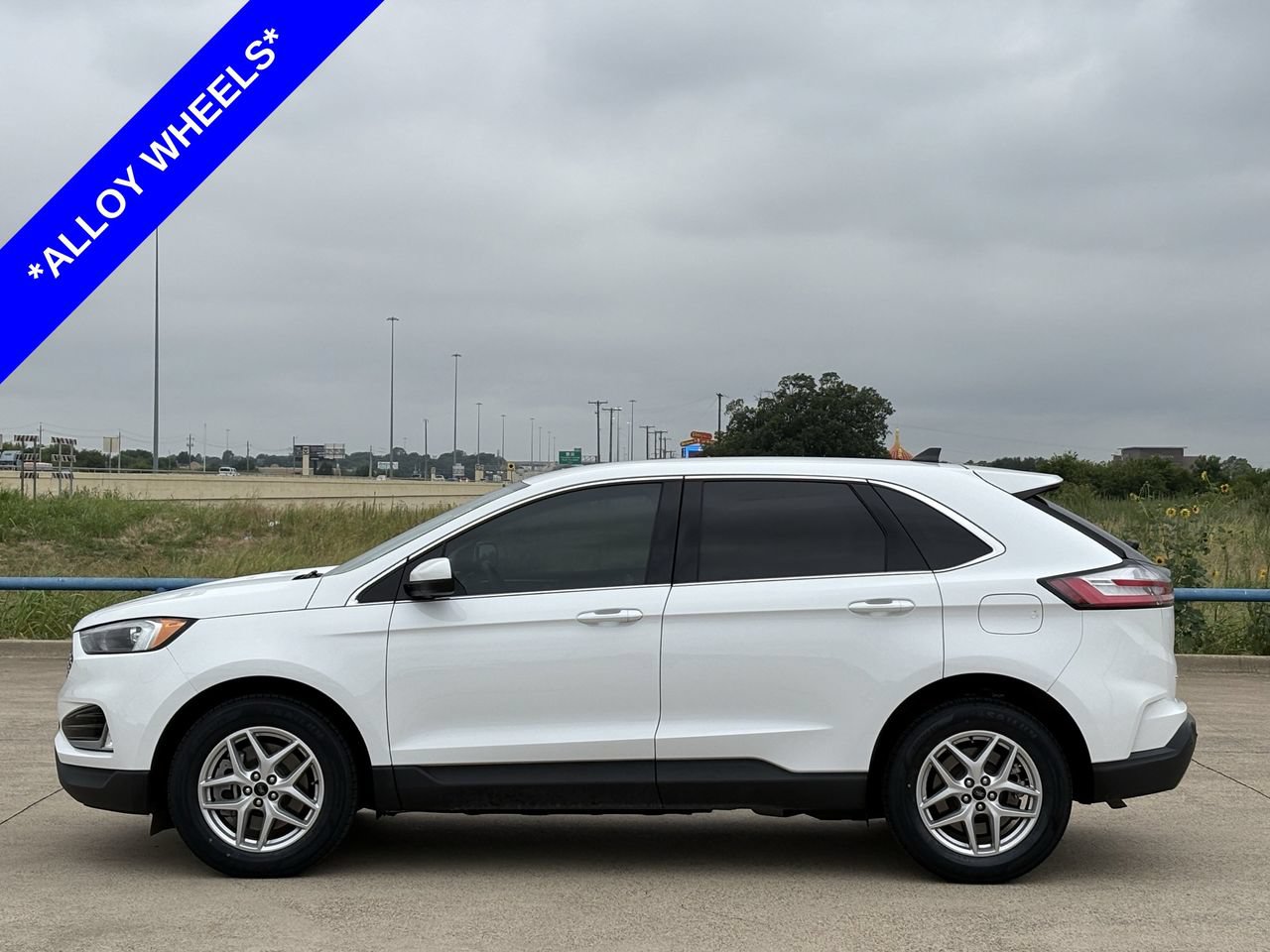 Certified 2023 Ford Edge SEL w/ Convenience Package AWD/4WD image 3