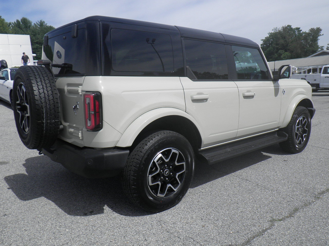 Certified 2025 Ford Bronco Outer Banks AWD/4WD image 6
