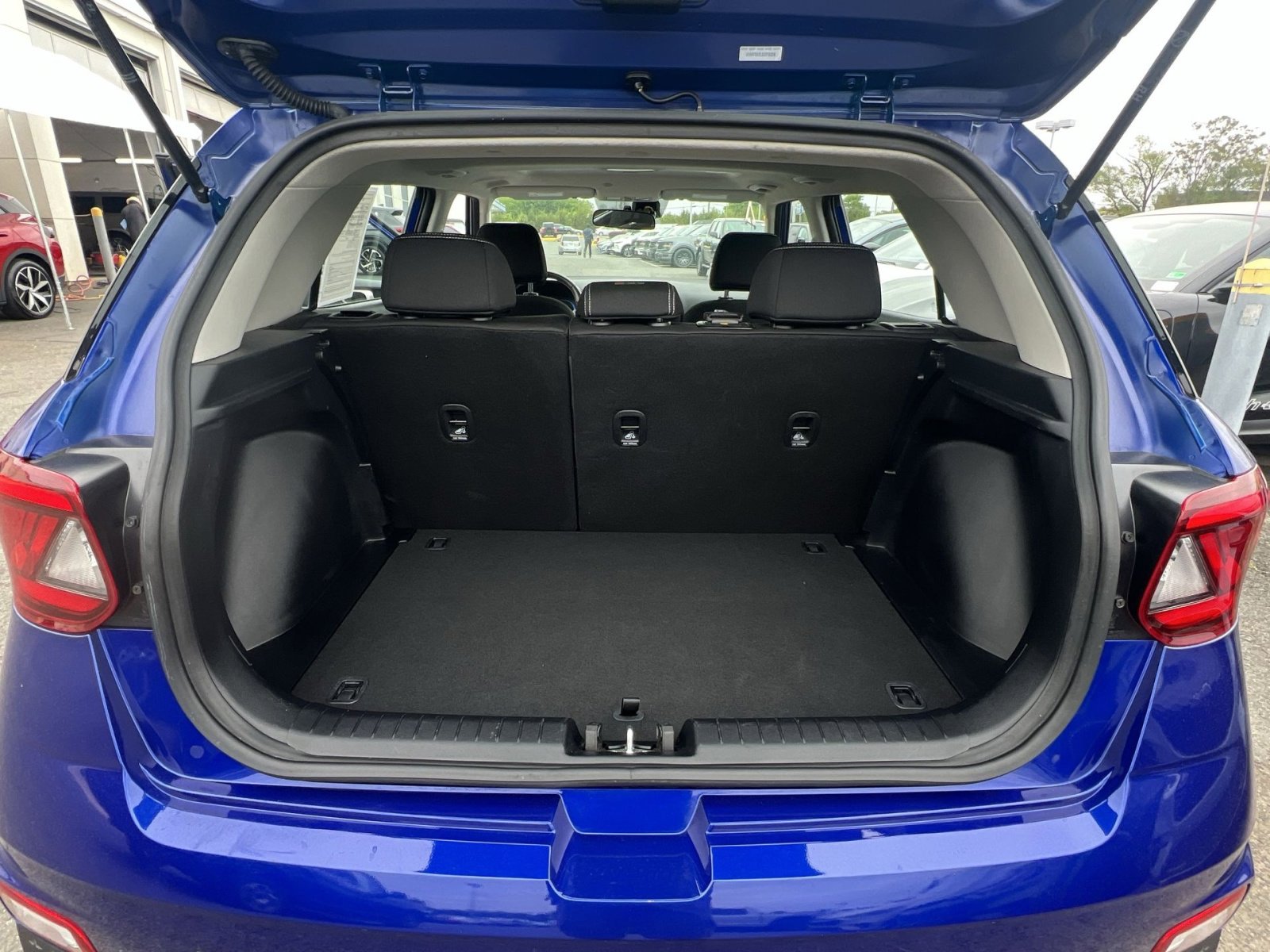 Used 2025 Hyundai Venue SEL FWD image 33