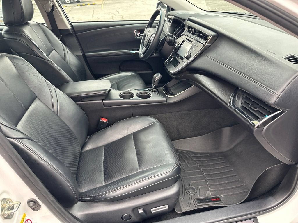 Used 2018 Toyota Avalon Limited w/ Carpet Mat Package FWD image 11