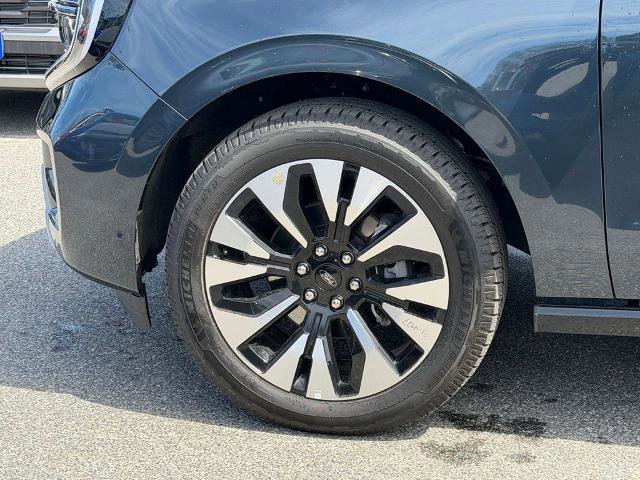 Certified 2025 Ford Expedition Max Platinum w/ Driver's Package AWD/4WD image 27