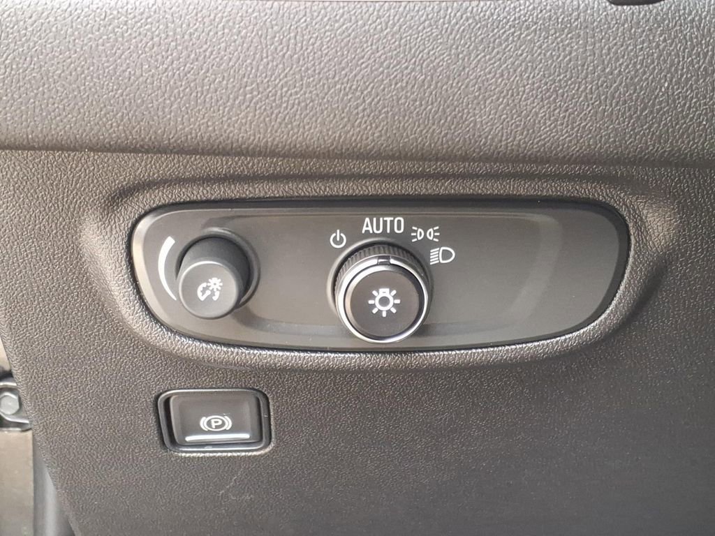 Used 2023 GMC Terrain SLE w/ LPO, Floor Liner Package AWD/4WD image 19